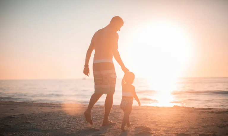 Οι πιο όμορφες ευχές για τη Γιορτή του Πατέρα 2025