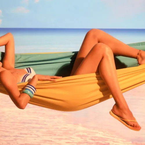 Η Gigi Hadid συνεργάζεται με τη Havaianas ως νέα Creative Director σε μια αποκλειστική limited-edition συλλογή