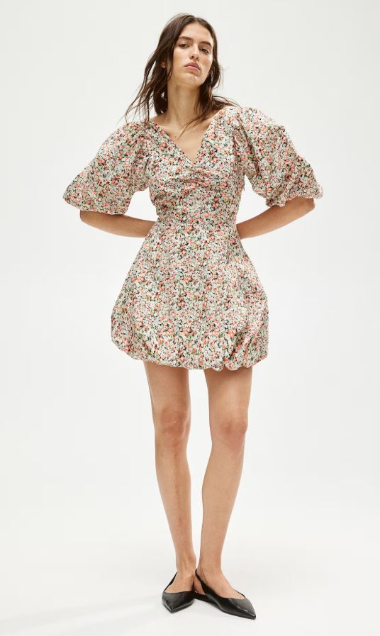 Καλεσμένη σε γάμο ή βάφτιση; Οι 3 οικονομικές επιλογές που θα σε ξελασπώσουν