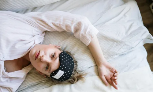 Sleep syncing: Το μυστικό για καλύτερο ύπνο και λαμπερή επιδερμίδα
