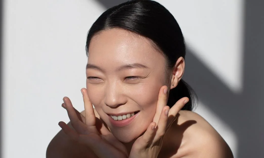 Το K-Beauty Μυστικό των Κορεατισσών για τους μαύρους κύκλους