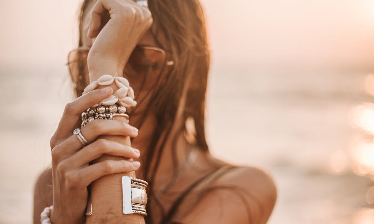 Κοσμήματα εμπνευσμένα από κοχύλια: Η απόλυτη τάση στα καλοκαιρινά αξεσουάρ