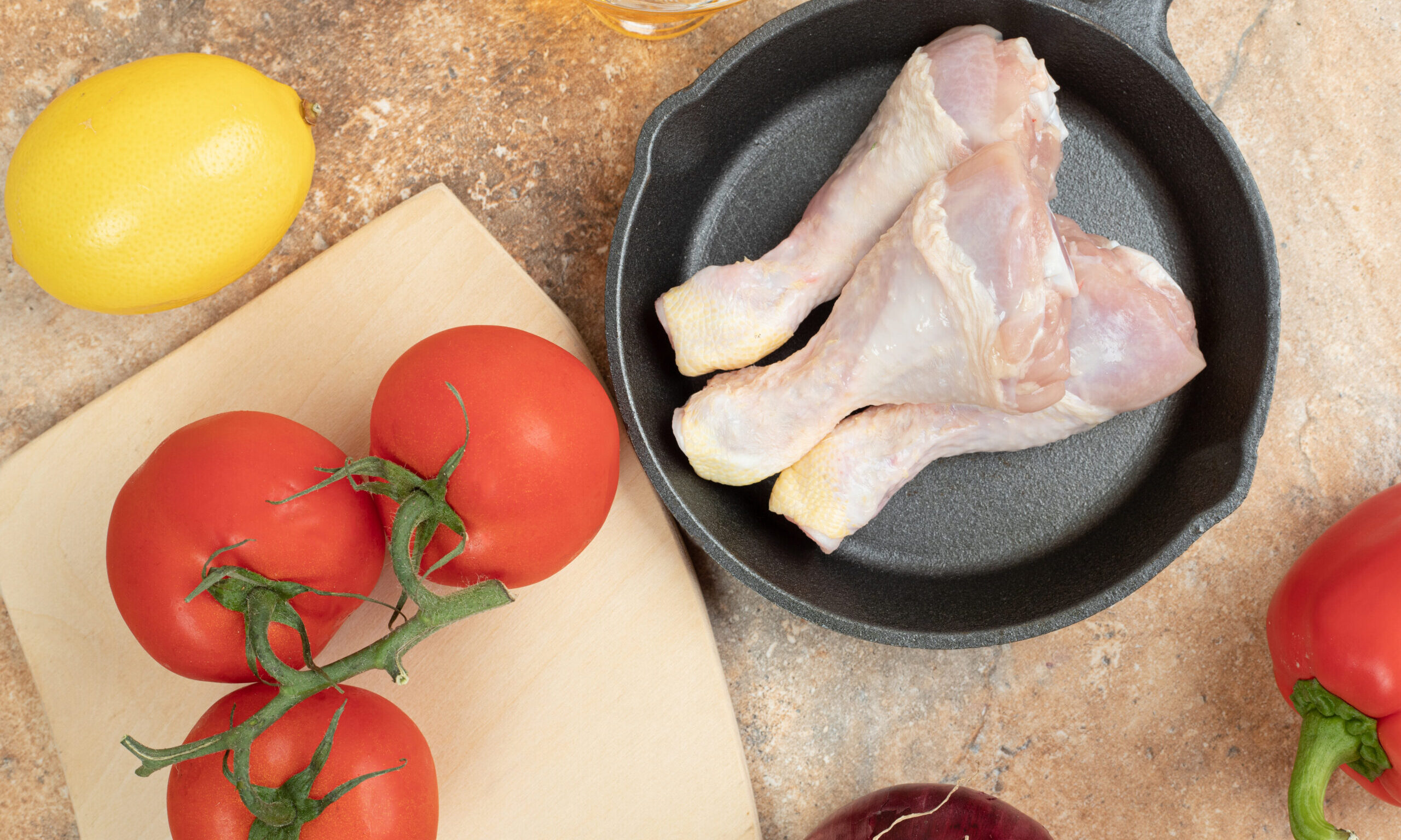 Γιατί δεν πρέπει ποτέ να πλένεις το κοτόπουλο πριν το μαγειρέψεις – Ο μεγάλος κίνδυνος