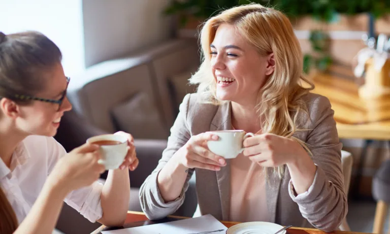 Τα κουτσομπολιά δεν είναι τόσο τοξικά όσο νόμιζες — Δες τι κάνουν στον εγκέφαλο