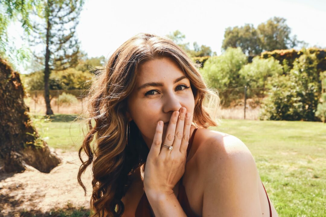 Τα κουτσομπολιά δεν είναι τόσο τοξικά όσο νόμιζες — Δες τι κάνουν στον εγκέφαλο