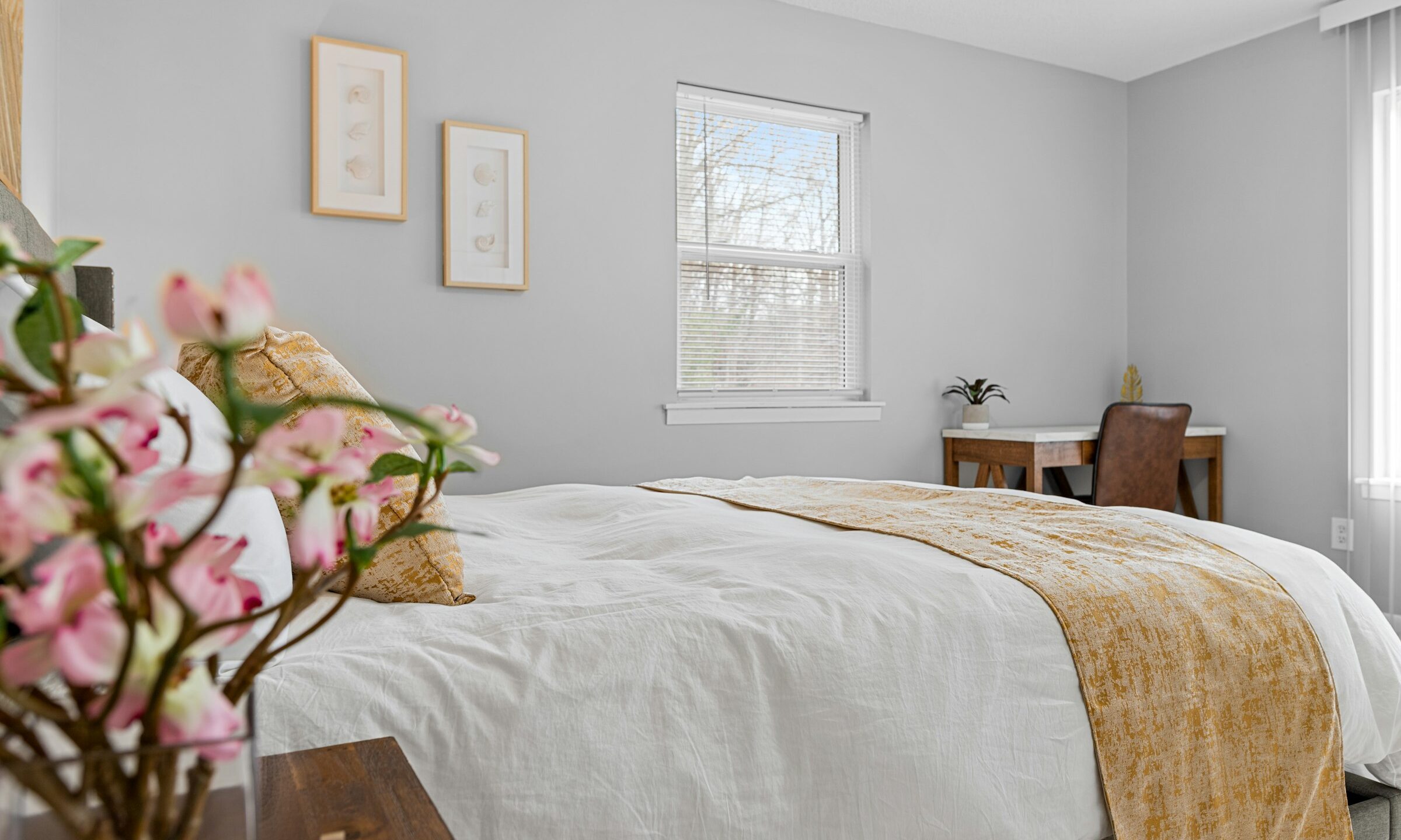 Δημιούργησε ένα cozy υπνοδωμάτιο με minimal καλοκαιρινή διακόσμηση