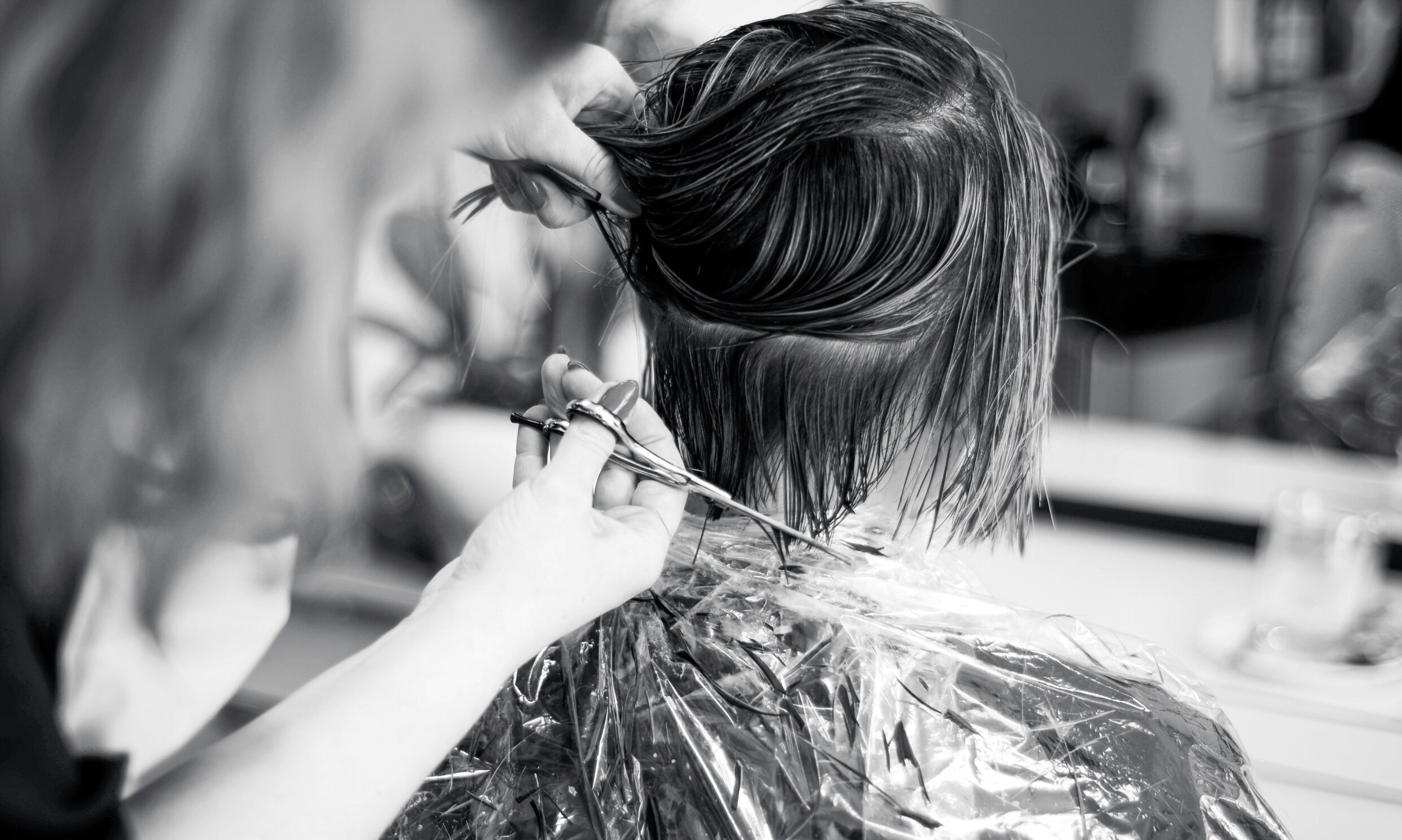 Έχεις λεπτά μαλλιά; Αυτό το κούρεμα θα τα κάνει να φαίνονται πλούσια και πυκνά