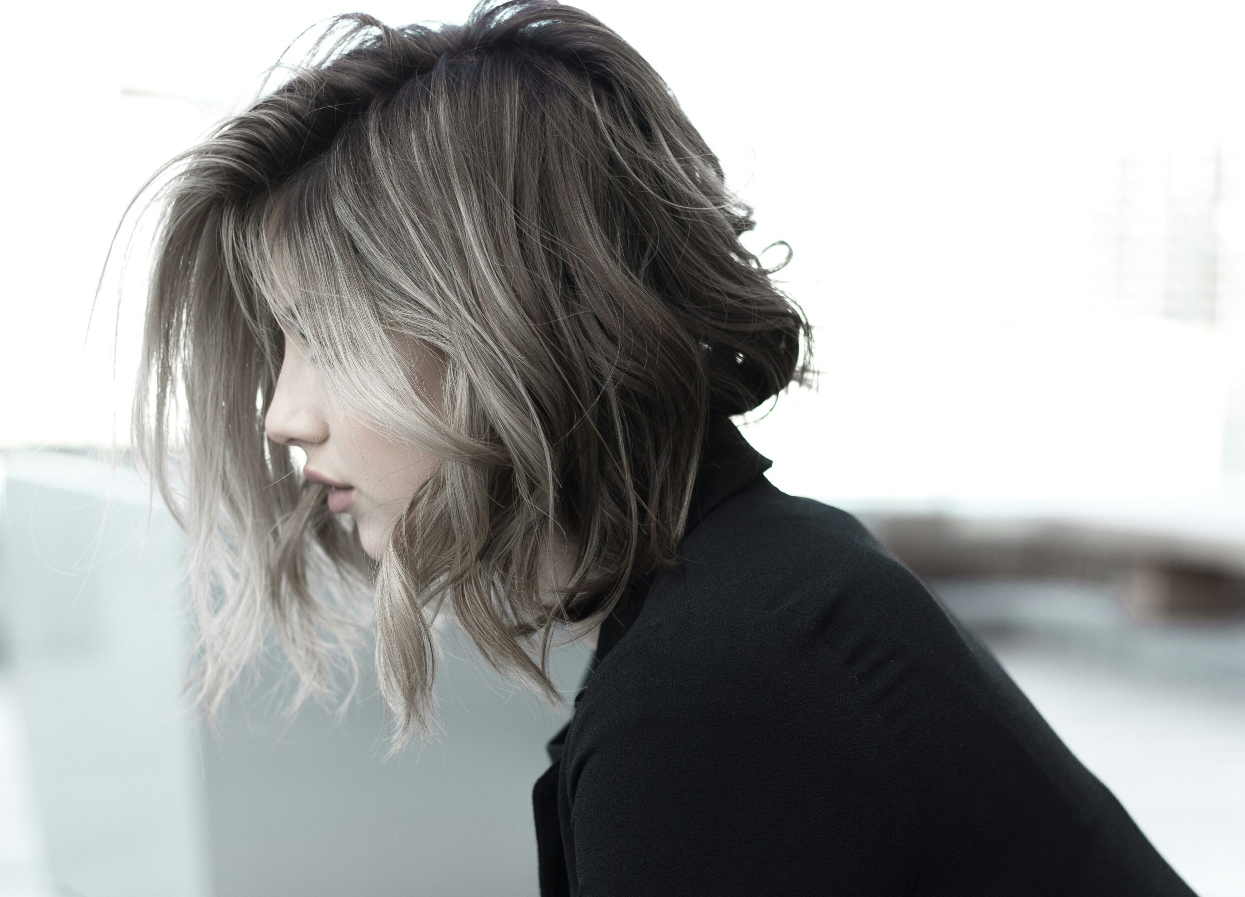 Έχεις χλωμό δέρμα; Αυτά τα 5 χρώματα μαλλιών θα σε αναδείξουν