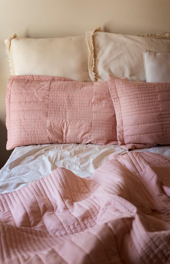 Δημιούργησε ένα cozy υπνοδωμάτιο με minimal καλοκαιρινή διακόσμηση