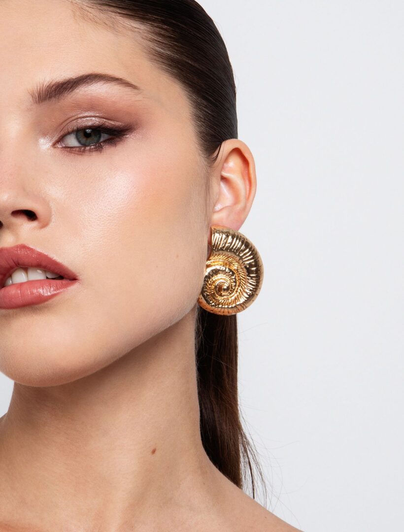 Κοσμήματα εμπνευσμένα από κοχύλια: Η απόλυτη τάση στα καλοκαιρινά αξεσουάρ