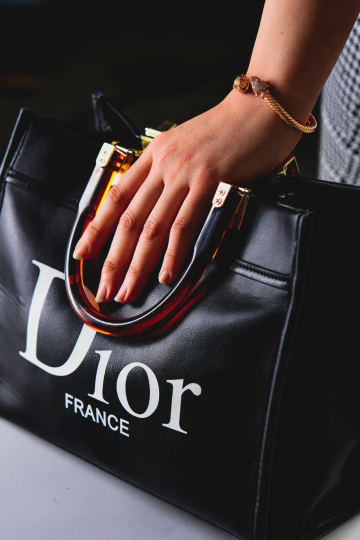 Tote bag approved: Το απόλυτο everyday τσαντάκι για στιλ και άνεση μαζί