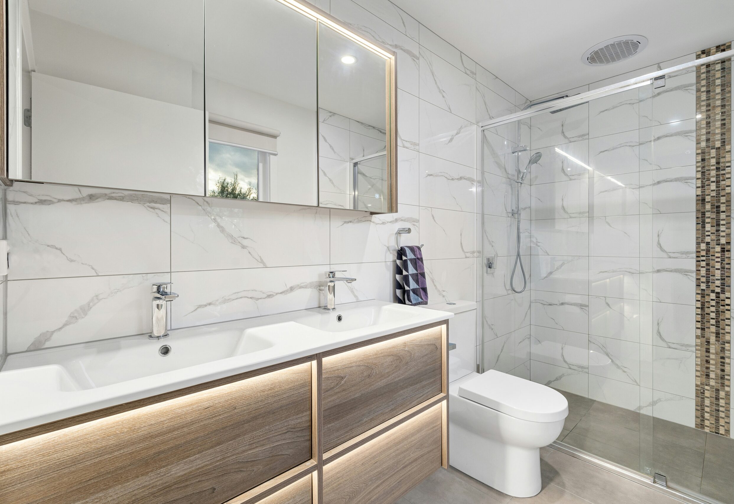 Γιατί πρέπει πάντα να κλείνεις το καπάκι της τουαλέτας πριν τραβήξεις το καζανάκι