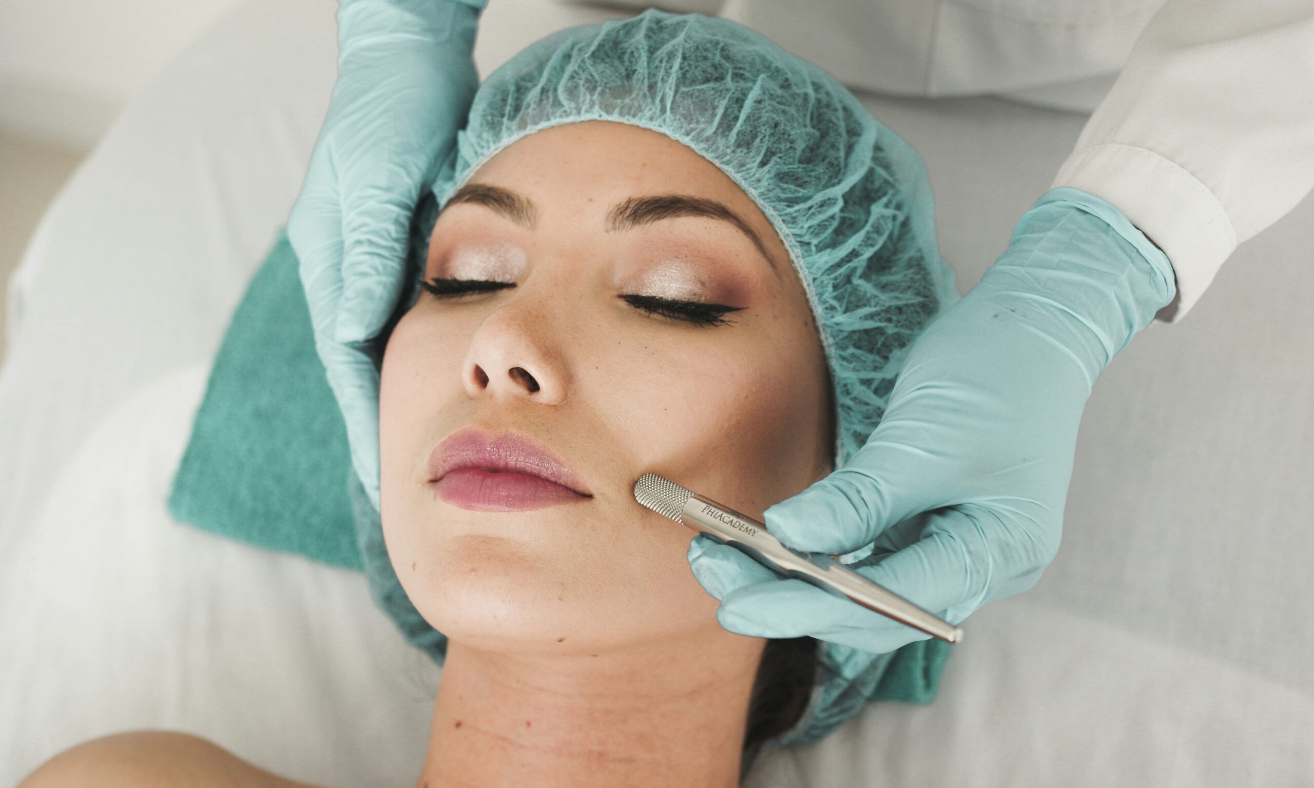 Από τη Μέριλιν Μονρό ως τη Γκουίνεθ Πάλτροου – Γιατί τόσες χολιγουντιανές σταρ ξυρίζουν το πρόσωπό τους;