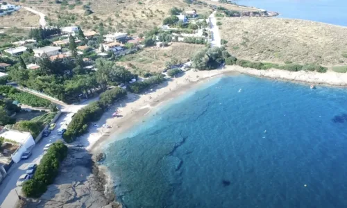 Η πραγματικά άγνωστη παραλία της Αττικής που σίγουρα δεν έχεις ακούσει