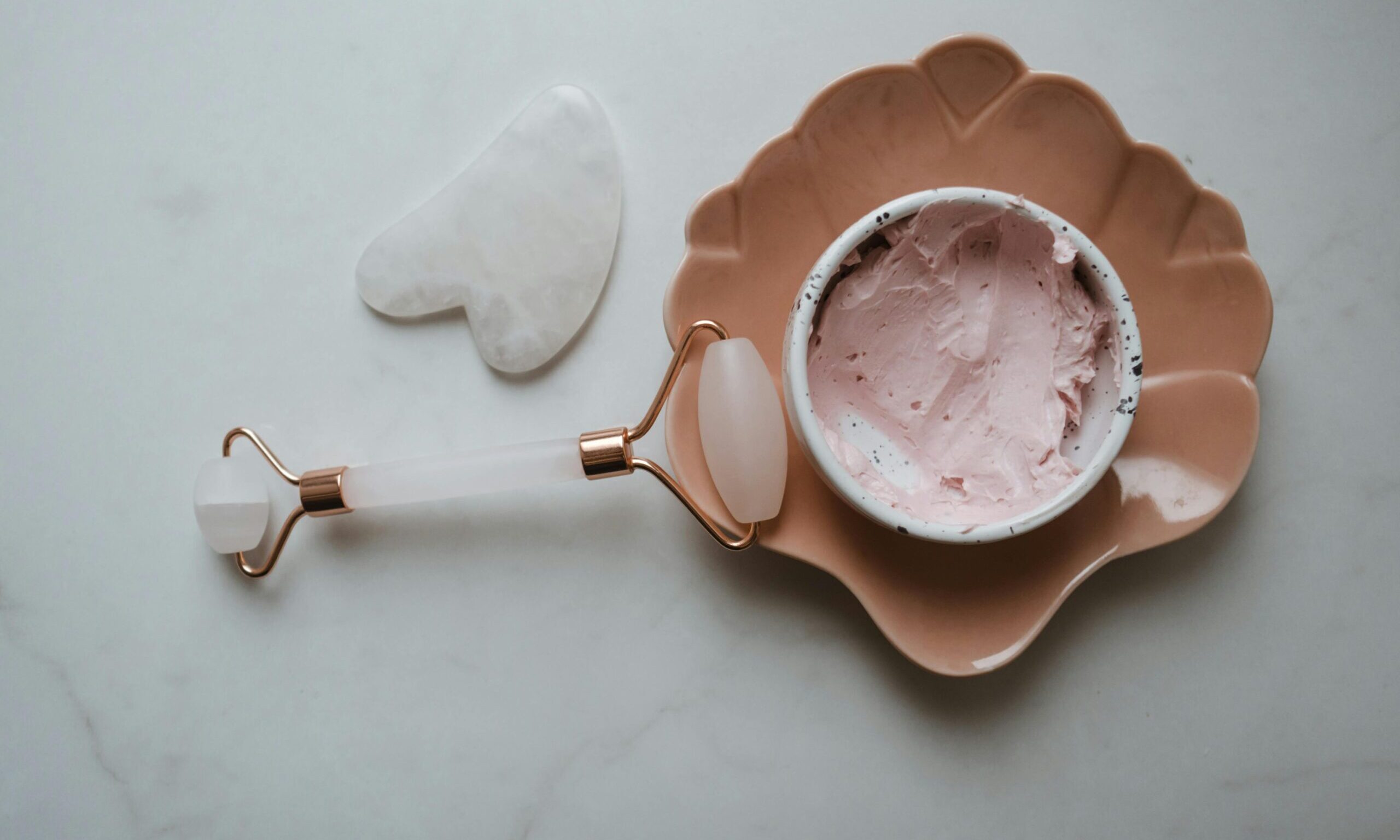 Νυχτερινή ρουτίνα: Τα 4 βήματα για αντιγήρανση, σύμφωνα με τους δερματολόγους