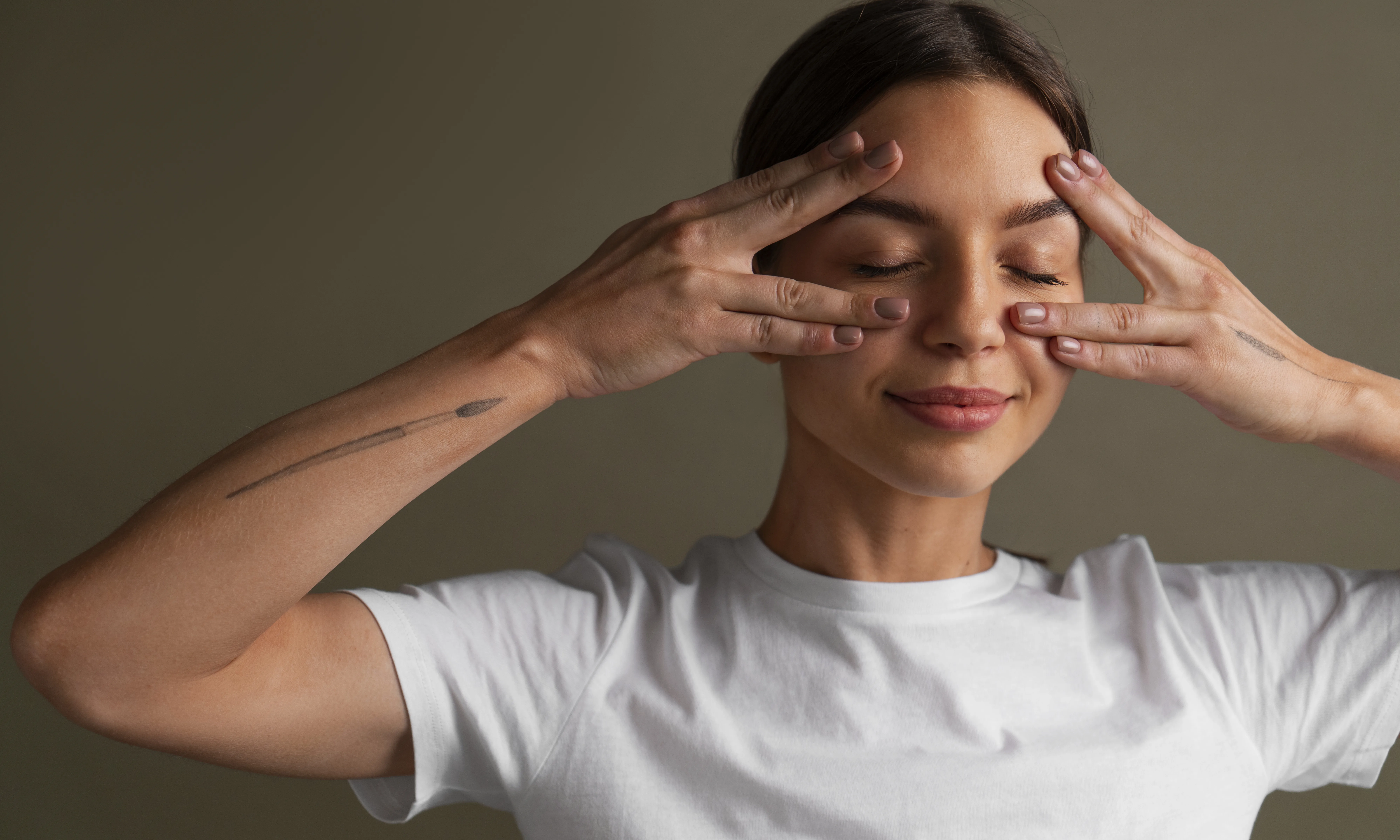Face yoga: Η φυσική άσκηση που αναζωογονεί το πρόσωπό σου