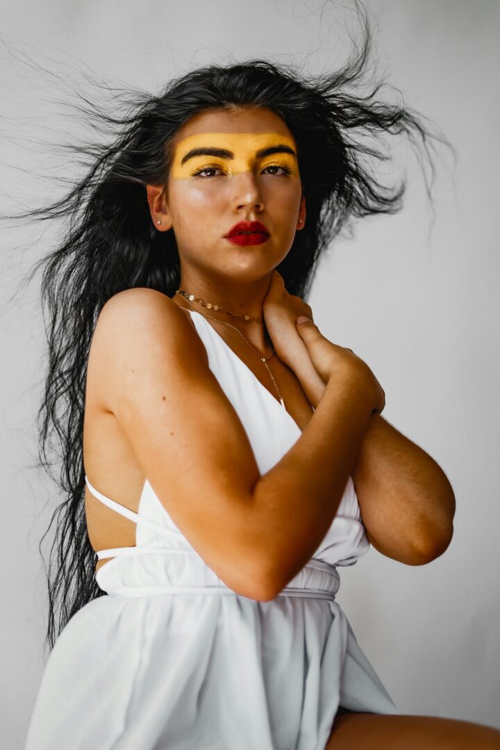 Γιατί δεν πρέπει ποτέ να βάφεις τα φρύδια σου με βαφή μαλλιών