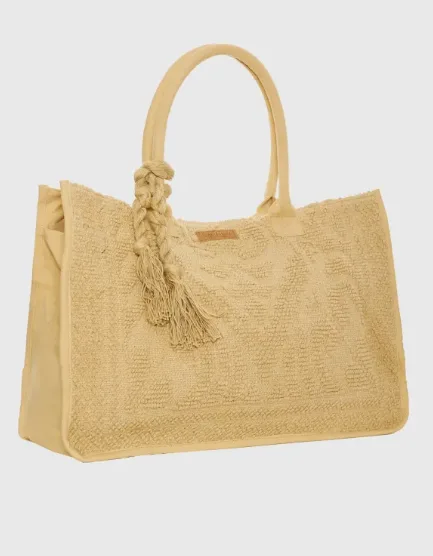 Τα must-have αξεσουάρ που απογειώνουν το beach look με το μαγιό σου