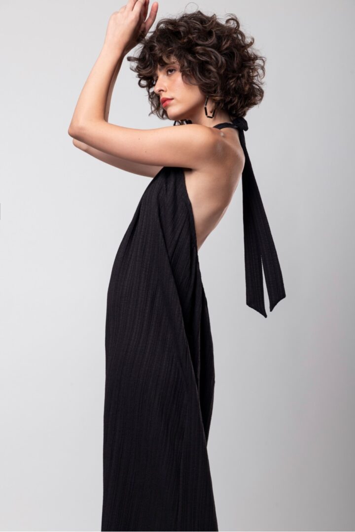 Εξώπλατα φορέματα και τοπ: Η πιο θηλυκή τάση του φετινού καλοκαιριού