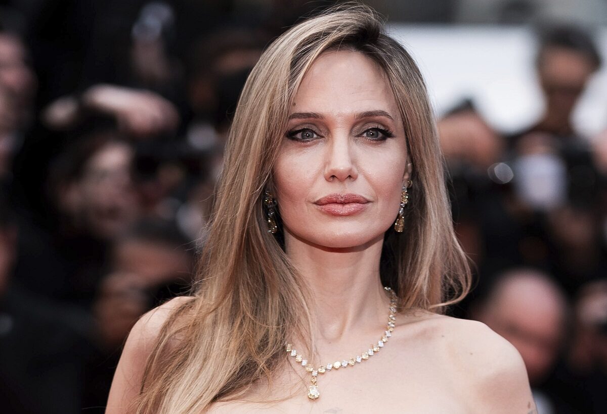 Αντζελίνα Τζολί: Το λάδι μαλλιών με τις κορυφαίες κριτικές που της βάζει ο κομμωτής της – Κάνει 20 ευρώ