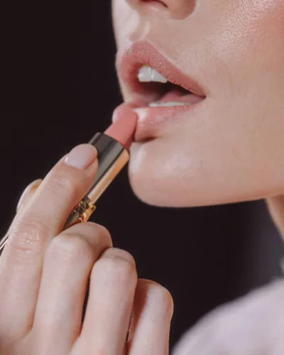 Το απόλυτο K-Beauty hack για σαρκώδη χείλη