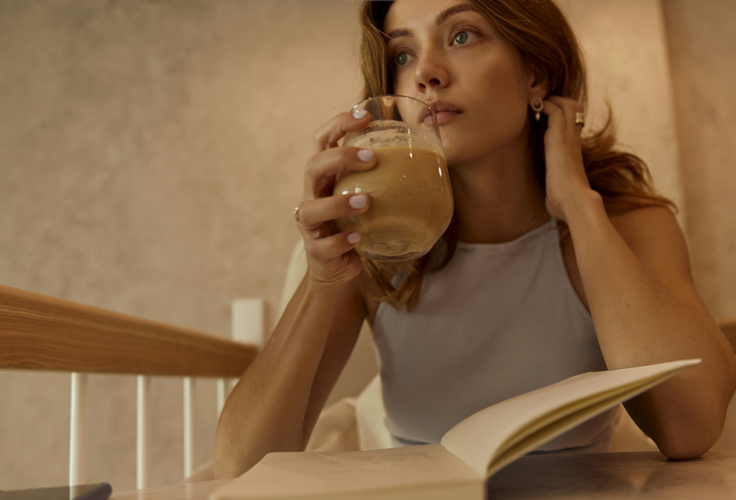 Τι ώρα να πίνεις καφέ για καλύτερη υγεία, σύμφωνα με την επιστήμη