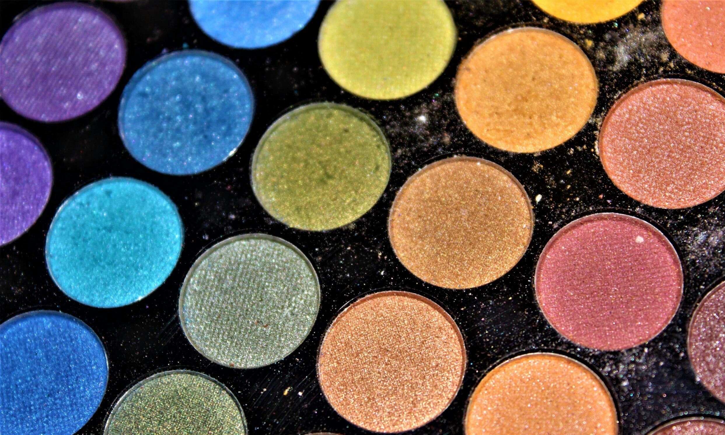 Καστανά μάτια: Αυτές οι σκιές θα αναδείξουν το βλέμμα σου