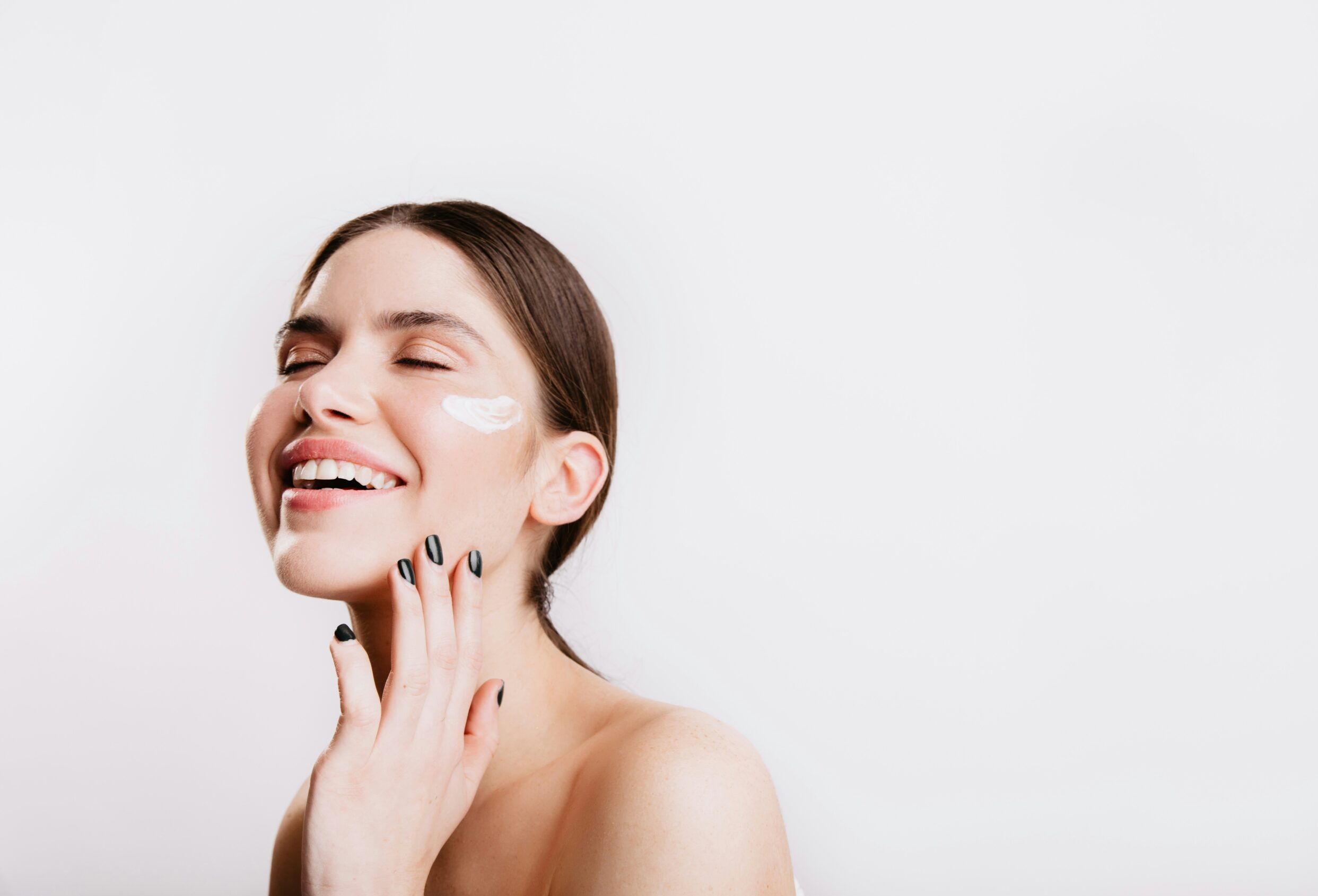 Αυτά τα συστατικά δεν πρέπει να λείπουν από την κρέμα ματιών σου