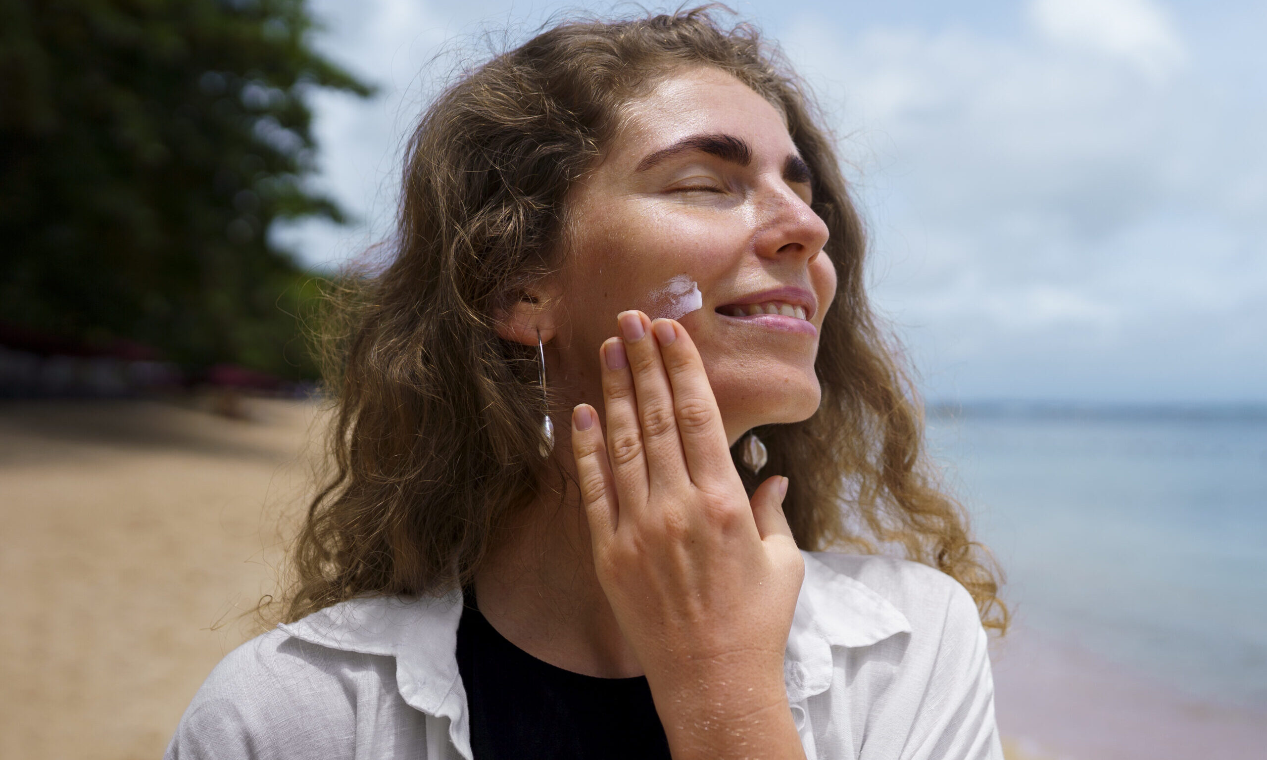 Δερματολόγος: Αυτή είναι η μοναδική κρέμα προσώπου που δε μπορεί να λείπει από τη ρουτίνα σου