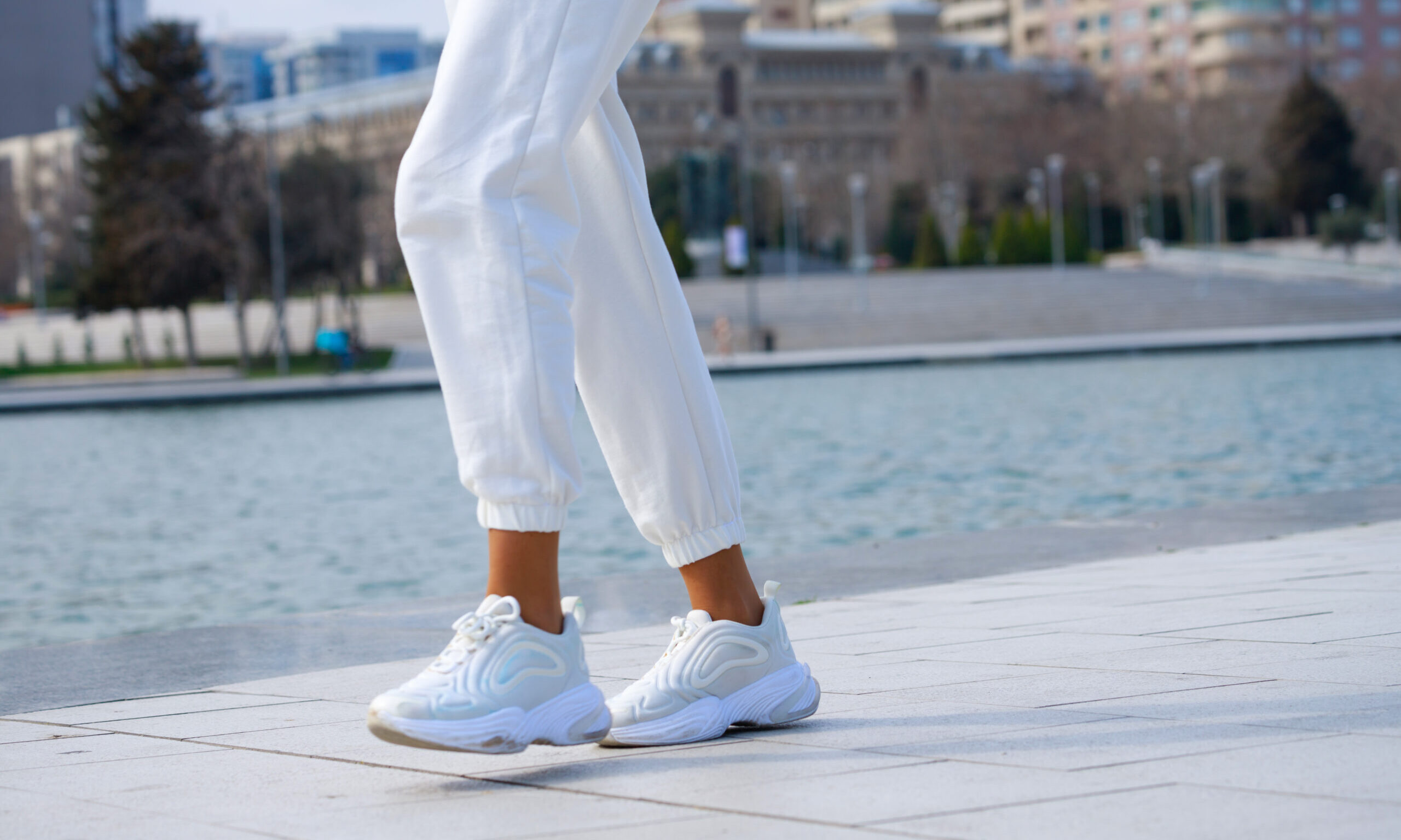 Τα παπούτσια που θα αντικαταστήσουν τα λευκά μας sneakers αυτό το καλοκαίρι