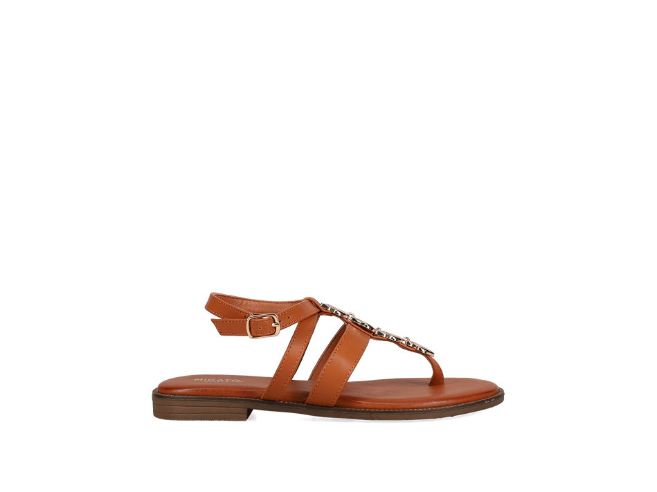 Τα 3 καλύτερα σανδάλια για φαρδύ κουντεπιέ που θα σε σώσουν φέτος το καλοκαίρι