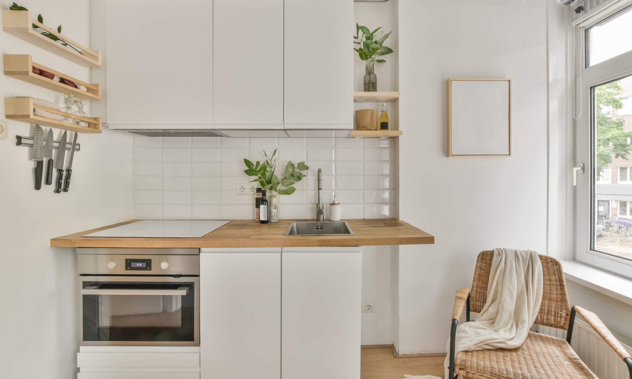 Έχεις μικρή κουζίνα; Αυτά τα έξυπνα hacks θα σου λύσουν τα χέρια