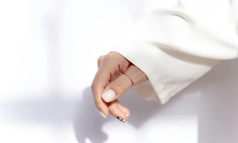 Το πιο κομψό μανικιούρ που κολακεύει όλες τις γυναίκες άνω των 50