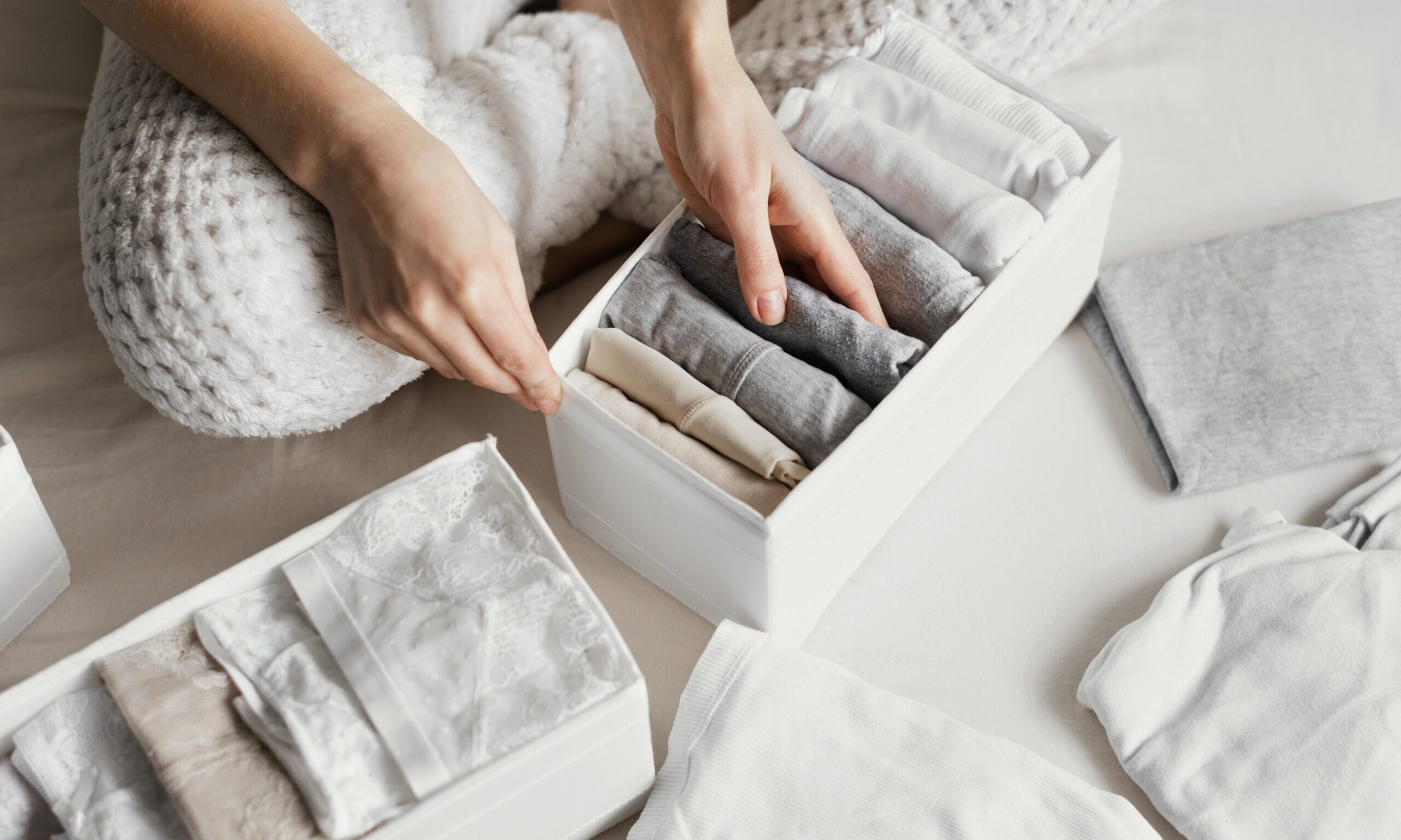 Το απόλυτο checklist για να οργανώσεις την ντουλάπα σου με στιλ