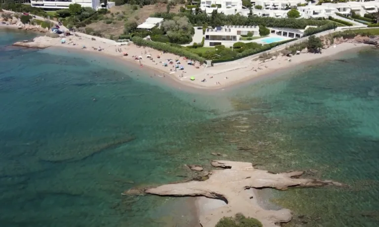 Η δωρεάν παραλία δίπλα στο κέντρο της Αθήνας με αέρα Κυκλάδων