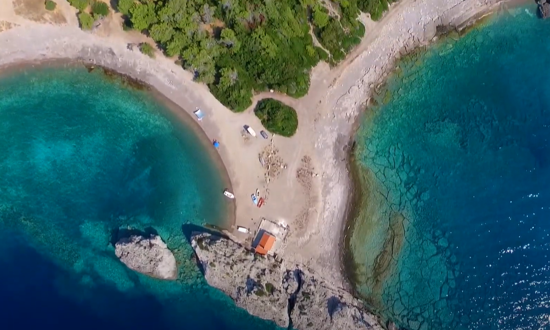 Ξέχνα την Αθηναϊκή Ριβιέρα: Οι ομορφότερες παραλίες βρίσκονται στην Κορινθία