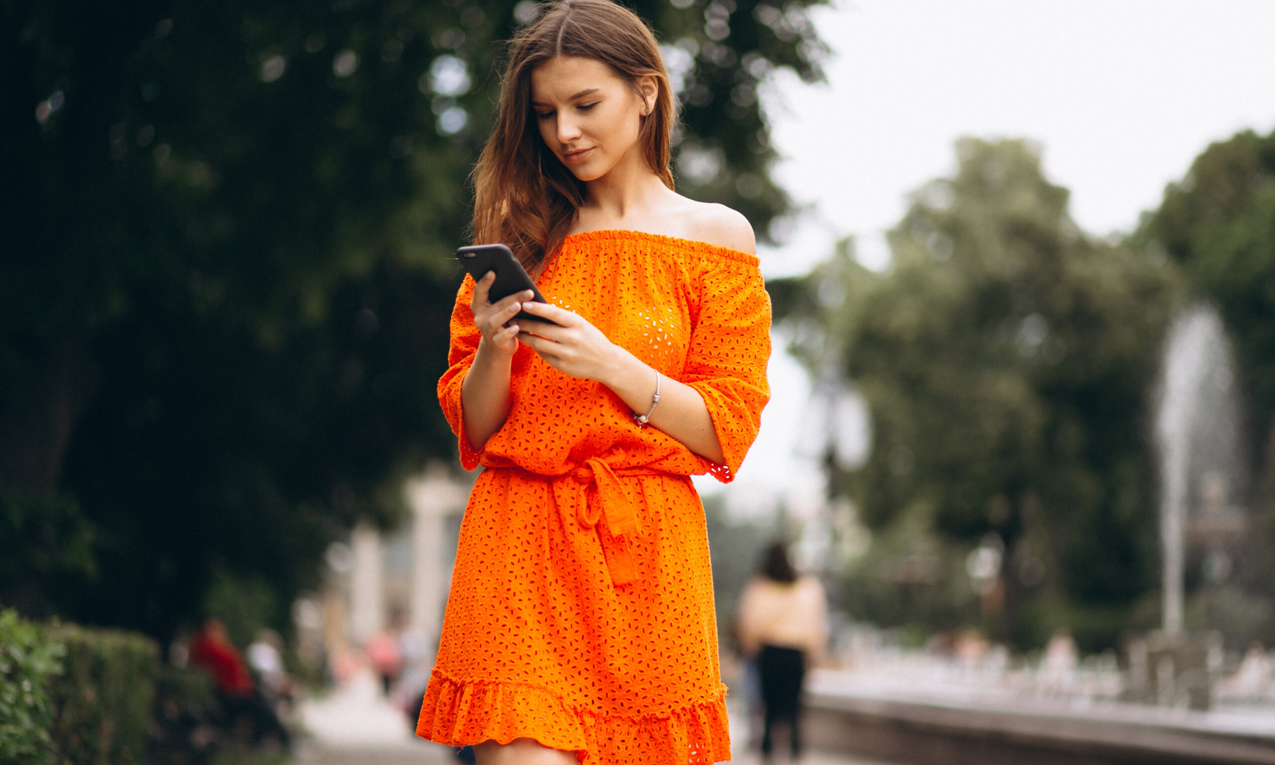 Το χρώμα που μας εξέπληξε και κυριαρχεί αυτό το καλοκαίρι