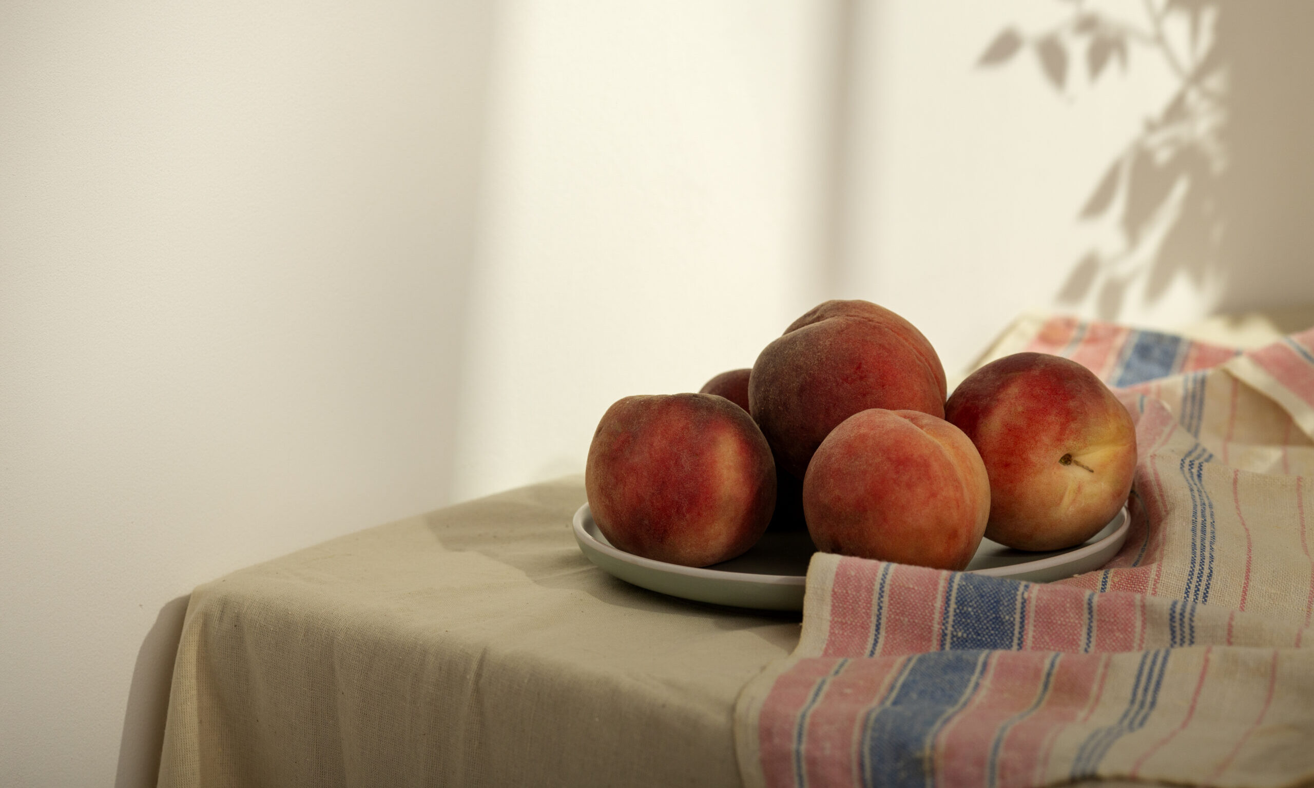 Το καλοκαιρινό φρούτο που ενεργοποιεί την παραγωγή κολλαγόνου και βοηθά στην αποτοξίνωση