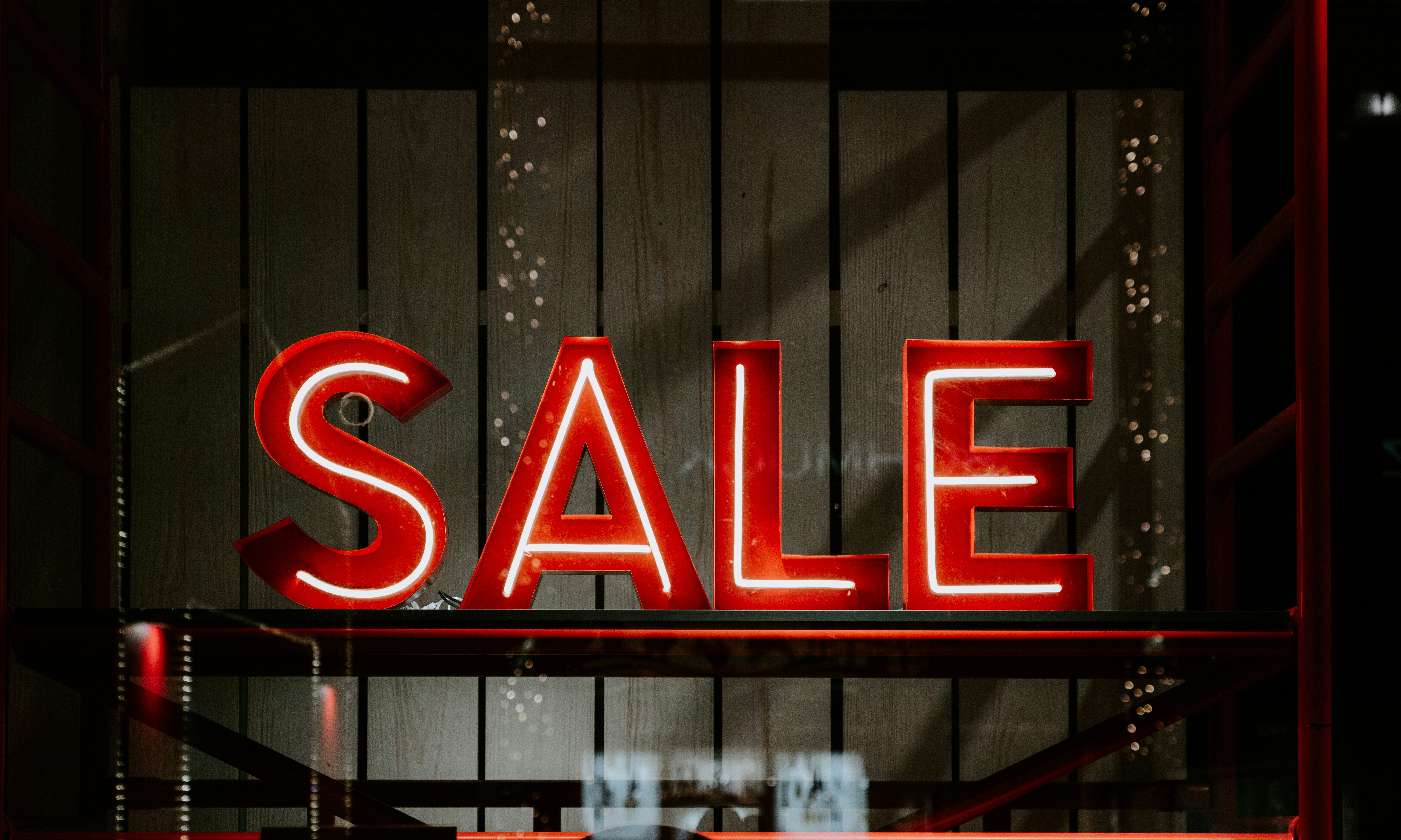 Καλοκαιρινές εκπτώσεις 2025: Τι να προσέχεις για να μην σε «πιάσουν» κορόιδο – Ο νέος κανονισμός