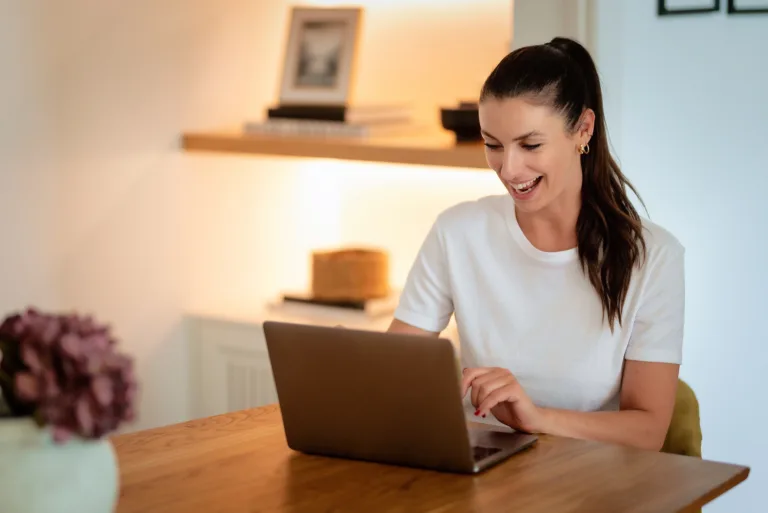Το 5λεπτο ritual ομορφιάς πριν το Zoom Meeting: Λάμψε χωρίς κόπο