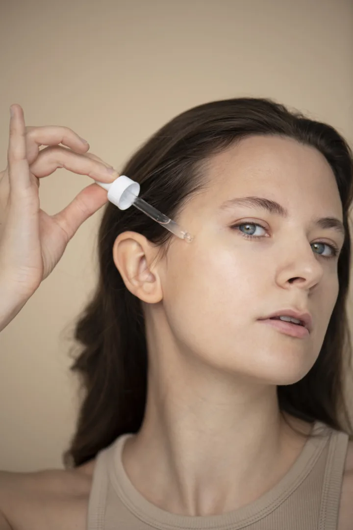 Skin minimalism: Η νέα τάση που λατρεύουν οι beauty editors