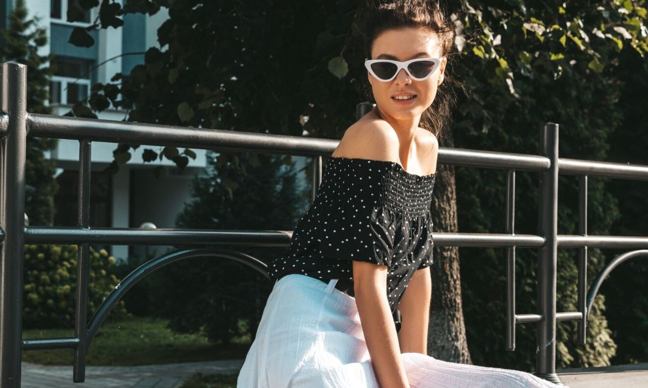 Πώς να αναβαθμίσεις τα καλοκαιρινά basics σου με 3 έξυπνες κινήσεις