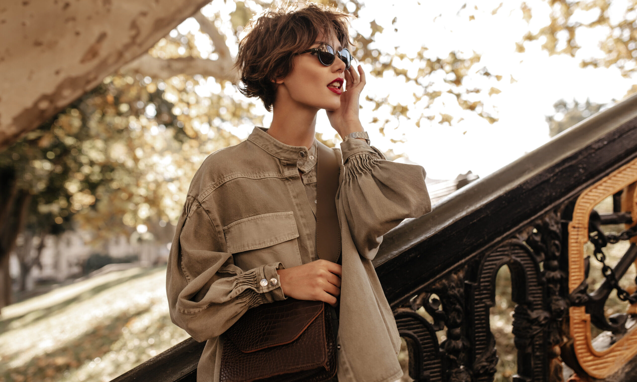 Η τσάντα από τα H&M που θα φοράς σε κάθε περίσταση – Κάνει μόνο 25 ευρώ και ταιριάζει με όλα τα ρούχα