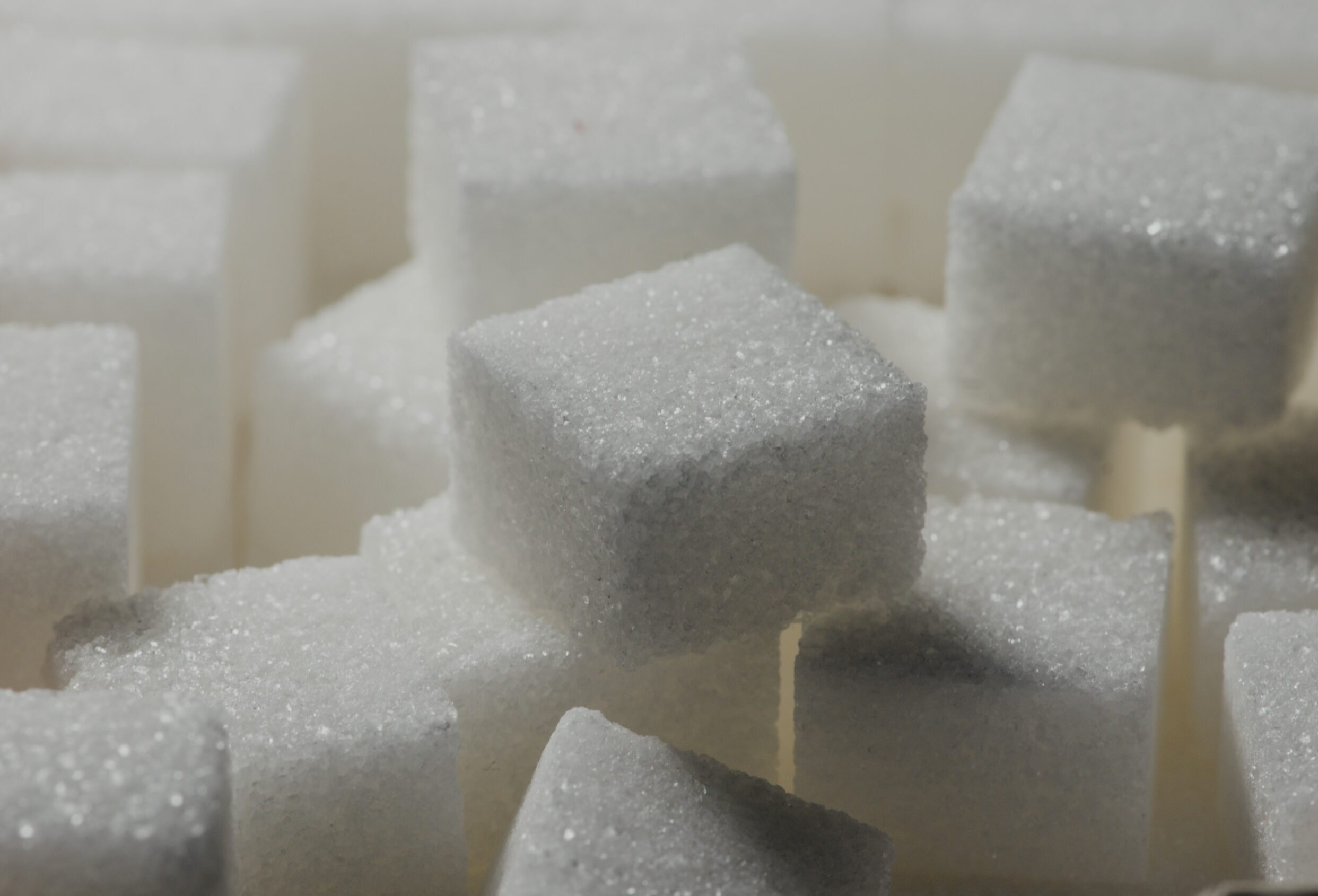 Τι θα συμβεί στο σώμα σου αν «κόψεις» τη ζάχαρη