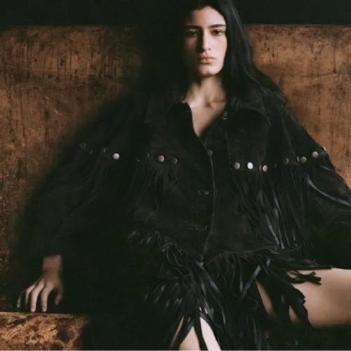 Η νέα συνεργασία της H&M με την Lorena Saravia αναδεικνύει την σύγχρονη προσέγγιση της σχεδιάστριας στην μεξικάνικη μόδα