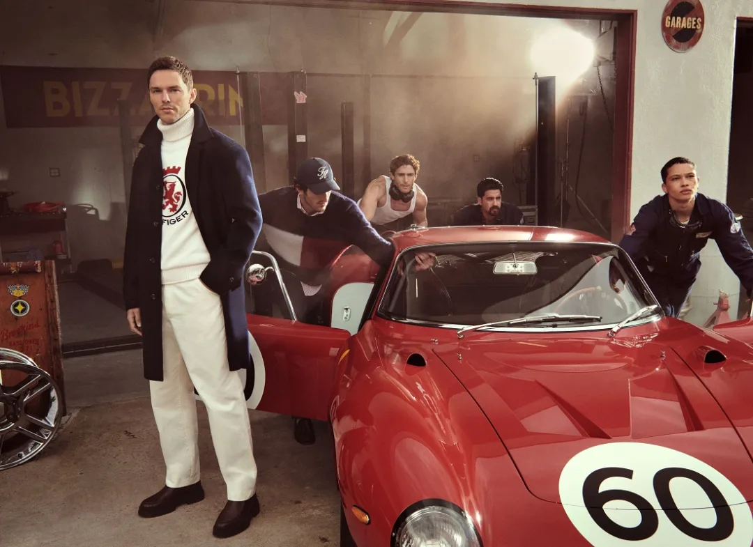 TOMMY HILFIGER: φέρνει το Prep στο στυλιστικό Circuit για το Φθινόπωρο 2025 & ανοίγει επίσημα τις πόρτες του στο “The Hilfiger Race”