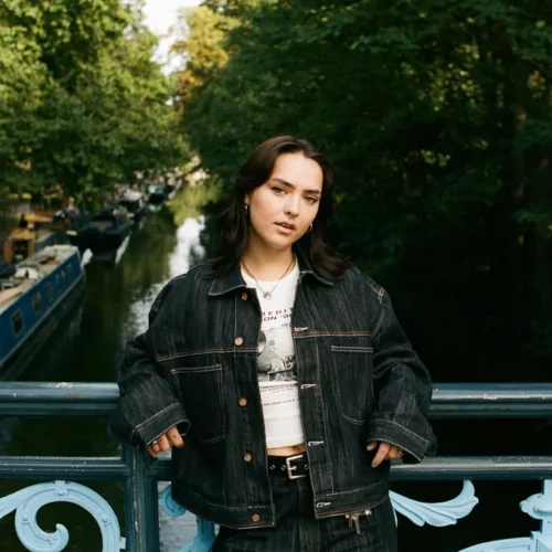 JENNA DOE - BERSHKA μια συνεργασία για να ανακαλύψεις την pop μουσική του μέλλοντος