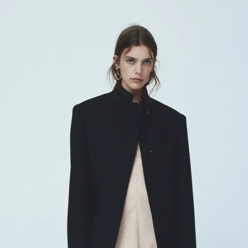 Η H&M STUDIO AW25 ισορροπεί ανάμεσα στον φουτουρισμό και τη νοσταλγία