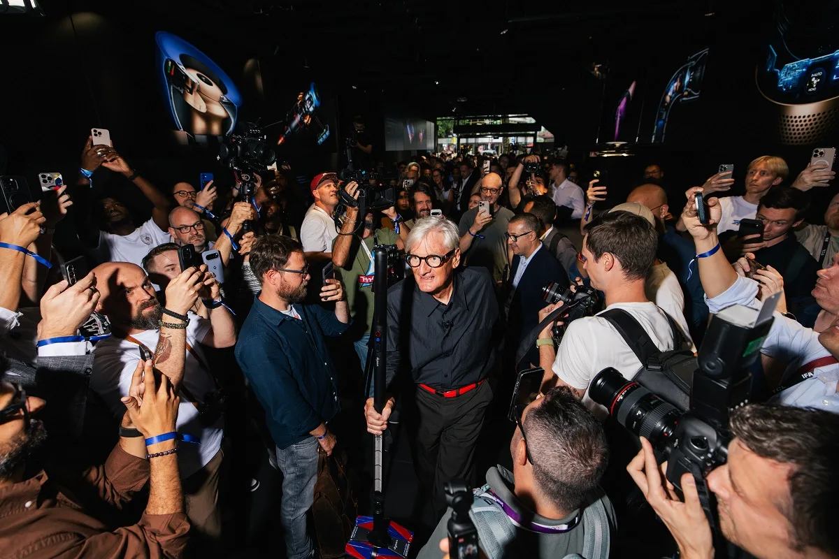 O James Dyson αποκαλύπτει την επόμενη γενιά τεχνολογίας στο Βερολίνο