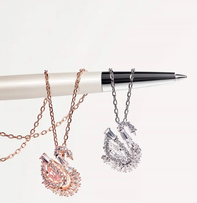 Η Swarovski Γιορτάζει 130 Χρόνια Χαράς με τη Συλλογή Κοσμημάτων Fall-Winter 2025